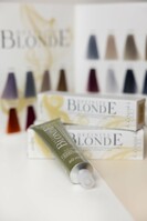 Vzorkovník farieb Trinity Definite Blonde