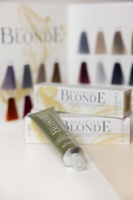 Vzorkovník farieb Trinity Definite Blonde 